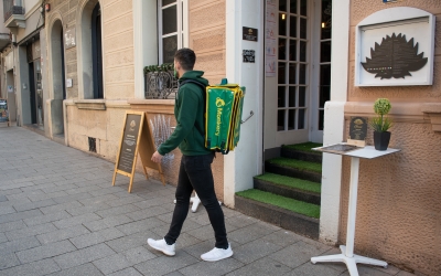 Un treballador de l'empresa sabadellenca Monkery | Roger Benet